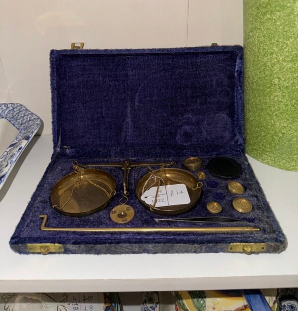 Set of fine weight scales