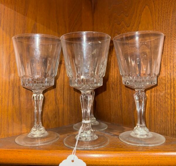 4 crystal glasses