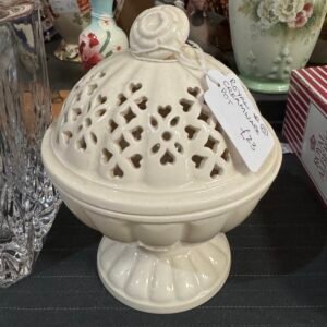 Royal creamware pot