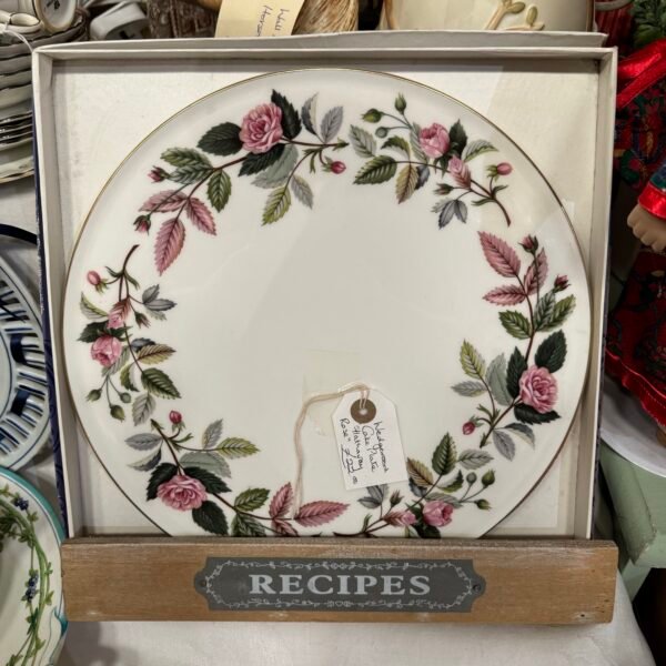 Wedgwood cake plate “Hathaway Rose”