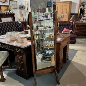 Tilt dress mirror