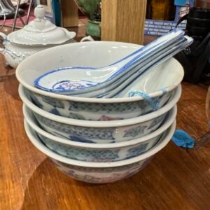 4 Japanese soup bowls and spoons