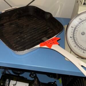 Heavy cast iron griddle pan