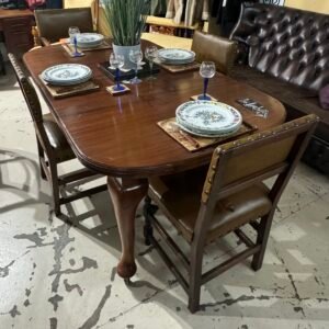 Extendable table and 4 chairs