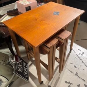 Table and 3 folding tables